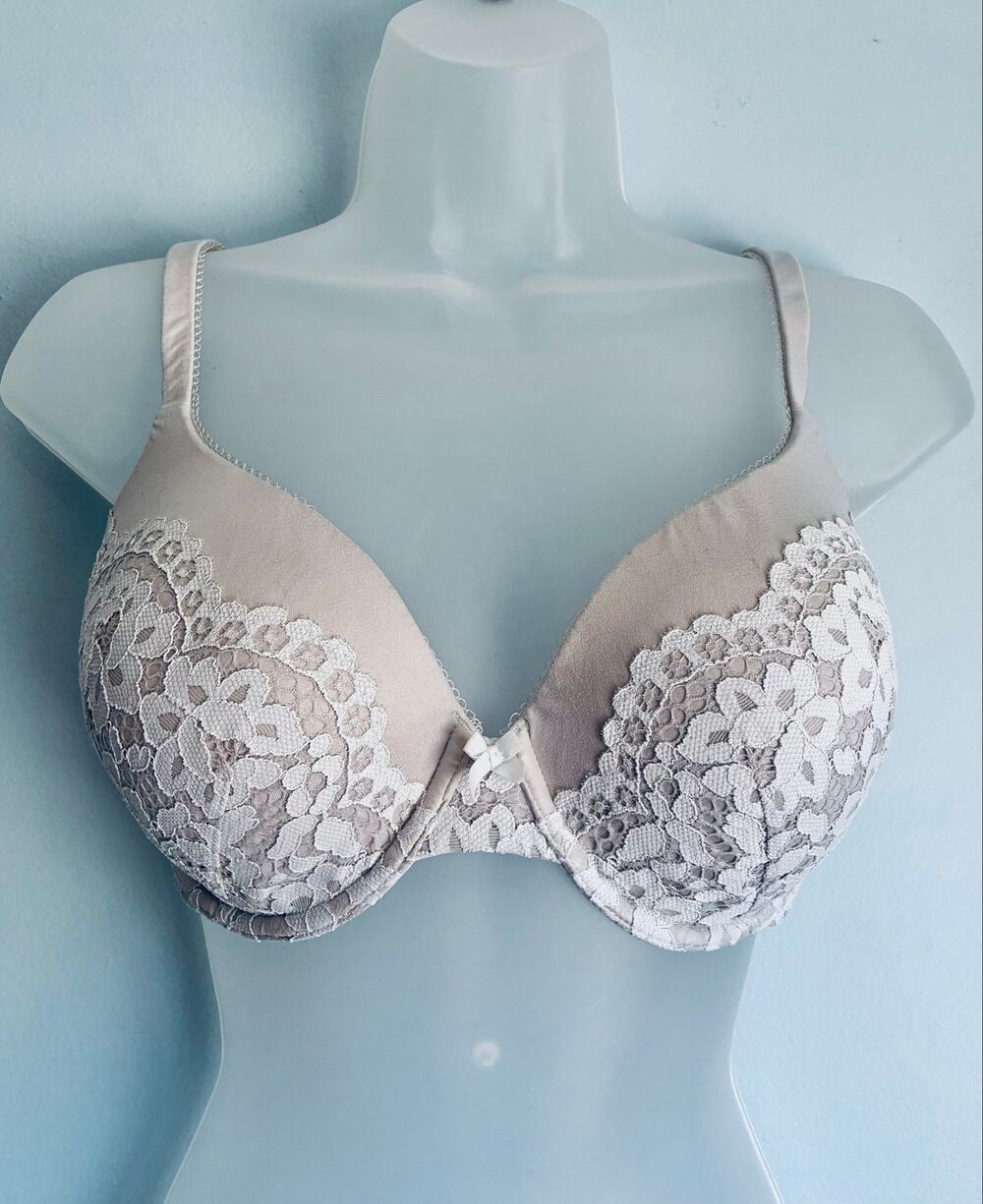 Victoria's Secret Body By Victoria Perfect Coverage 34DD Light Grey/White Lace